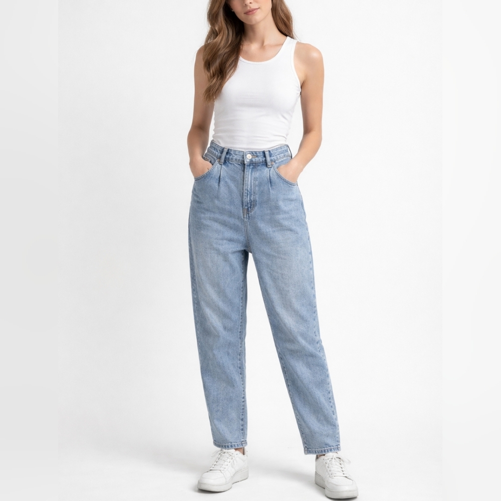High-Rise Relaxed Straight Jeans in Light Blue